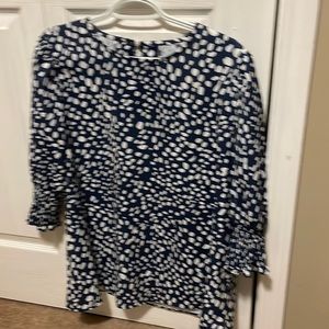 Blue and white blouse 3/4 sleeve with button neck in the back. Elastic cuffs.